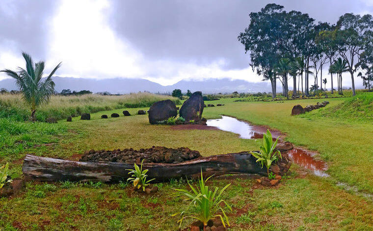 多くの人がパワーを求めて訪れる「クカニロコ・バースストーン」