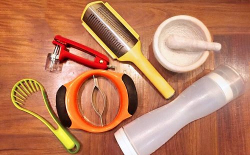 海外に長期滞在中の方にも！お土産にもなる海外キッチングッズ活用のえびとオリーブの簡単レシピ