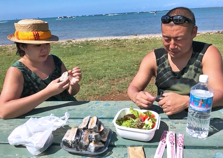 プルメリアガーデンを散策後、ビーチでランチタイム。