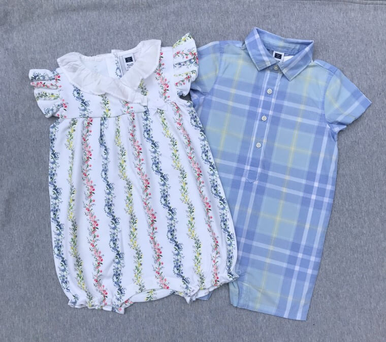 右/涼しげなチェック柄はお出かけ用におすすめ＄16.99、左／フリル使いが女の子らしいワンピース＄14.99（アラモアナセンター内 Janie and Jack）