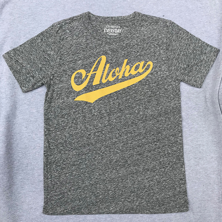 大人っぽいシックなTシャツはユニセックス。＄19.50（アラモアナセンター内J.Crew）