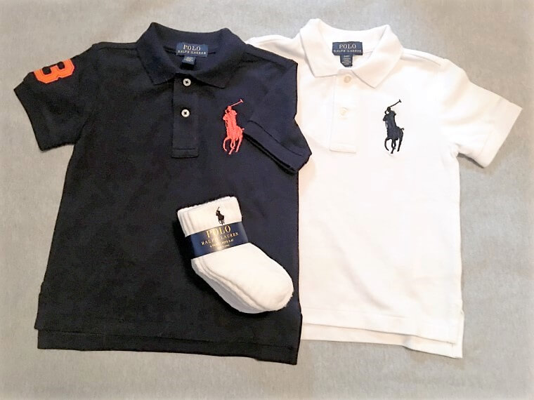 子供と一緒にお揃いで着たい人気のポロシャツはサイズ展開も豊富に揃っています。「Polo Ralph Lauren」ポロシャツ＄35.00、靴下＄15.00（ワイケレ・プレミアム・アウトレット）