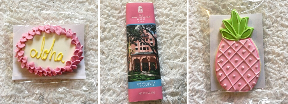 ピンク・パレスを彷彿させるアイシングクッキー（$5.50）は食べるのがもったいないほど。甘さ控え目のチョコレートはハワイ限定＄3.00（ロイヤル ハワイアン ホテル1階）