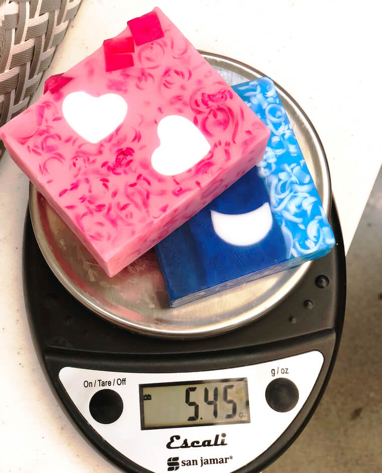 １オンス（約28.3グラム）＄1.79。上記二つの石鹸で＄9.76