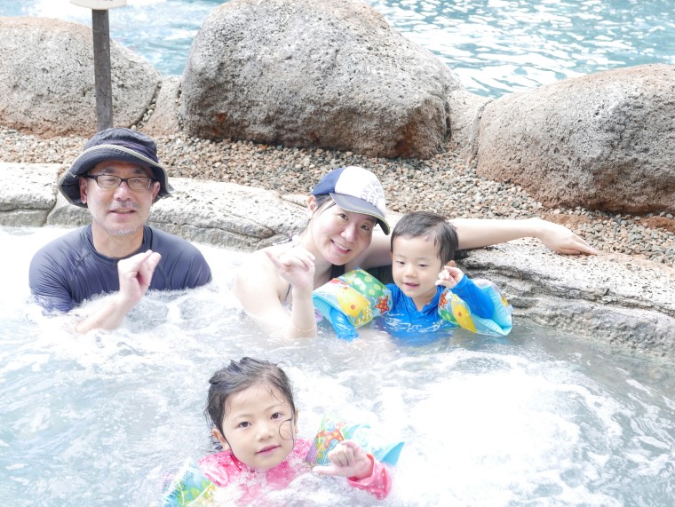 お孫さんと過ごすバケーションは、何よりのリフレッシュになると岩嗣さま。