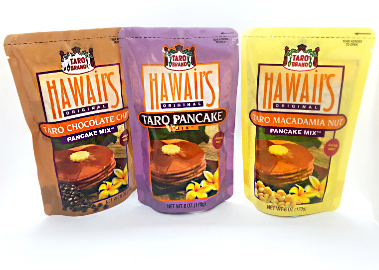 ドン・キホーテなどローカルスーパーマーケットで購入できます。TARO BRANDのパンケーキ（左からチョコレート、オリジナル、マカデミアナッツ）＄5.86