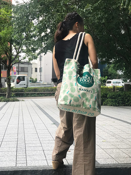 幅と高さはそれぞれ40㎝の大きめのトートバッグ。