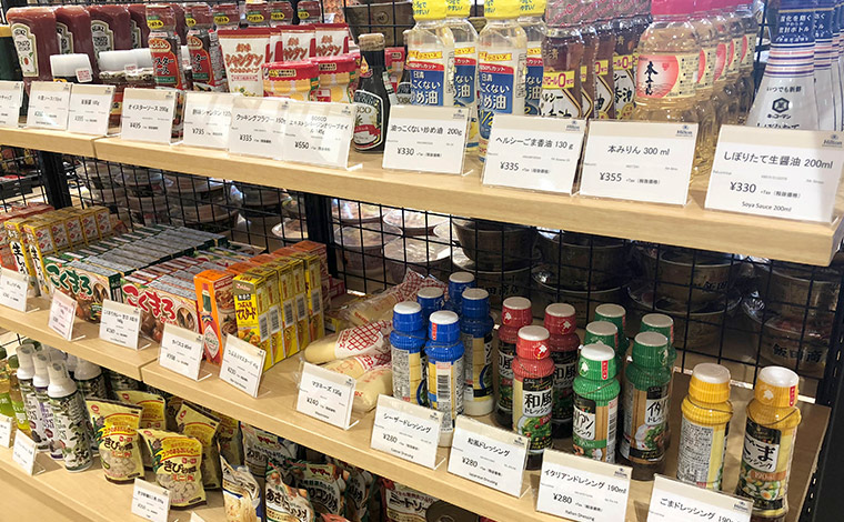 ヒルトン小田原リゾート&スパ本館1Ｆショップ内の調味料コーナー。