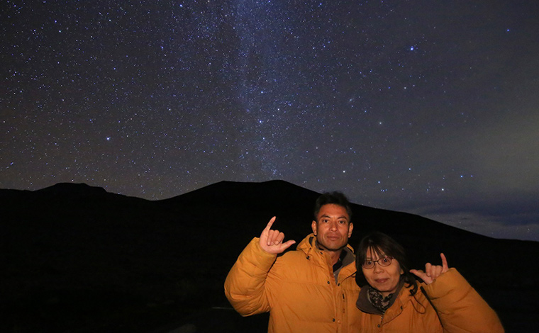 ガイドさんに撮ってもらった思い出の1枚。膨大な数の星々が、写真からも見て取れます