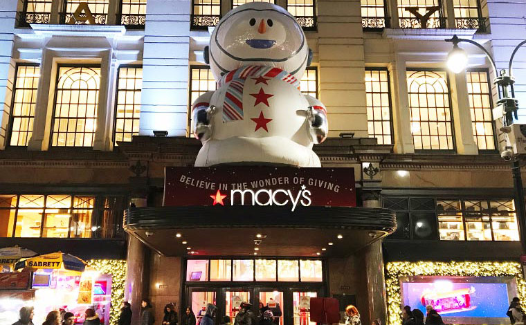 すっかり名物となった老舗デパートのメイシーズのディスプレイ。