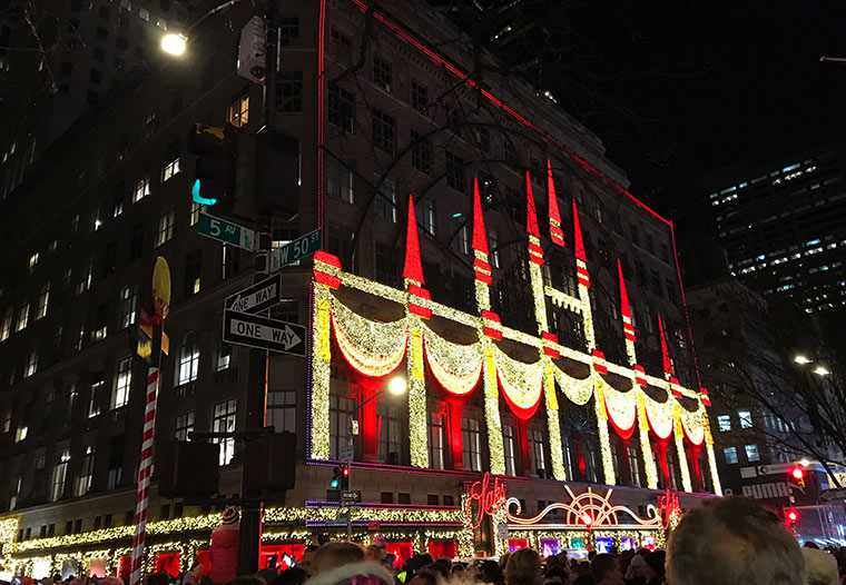 すっかり冬の観光名所になったプロジェクションマッピング。