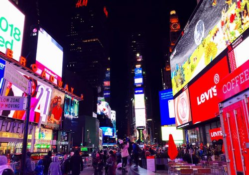 まるでテーマパークのよう。煌めくニューヨークのクリスマス。