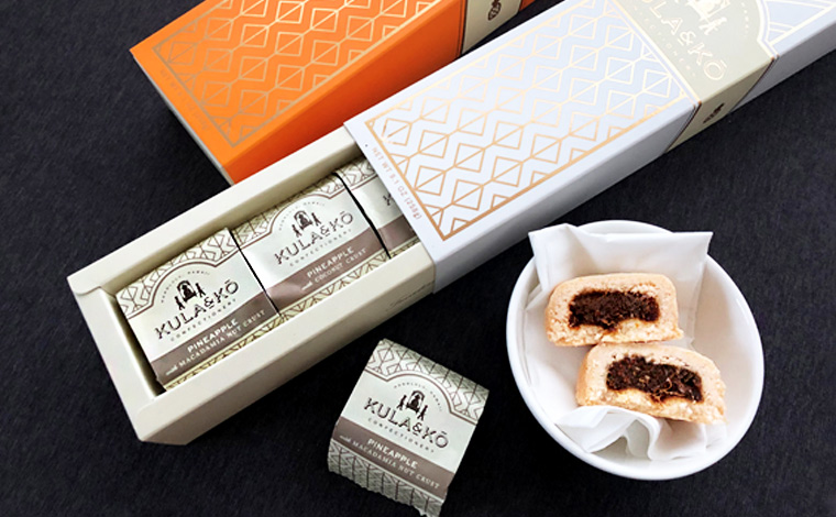 ケーキバーは全部で３種類のフレーバー（バター、マカデミアナッツ、チョコレート）。店内で試食も可能です。<br />
1箱6個入り＄18.95、3種類のフレーバーがひとつずつ入ったミックスノックス（3個＄10.95）も人気。