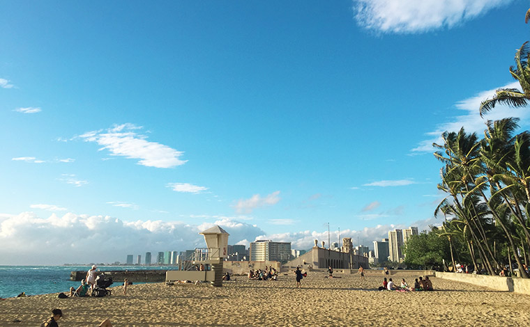 ワイキキの東側にあるカイマナ・ビーチ