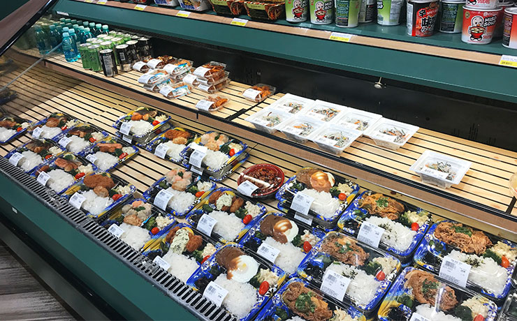 鮭弁当や焼肉弁当、ロコモコ弁当など種類は様々。