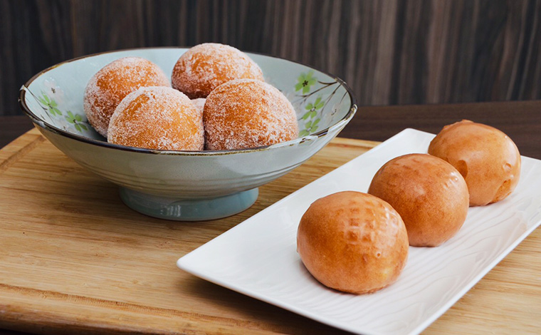 写真提供：Zippy's<br />
Mochisada（Sugar & Glazed） $1.95 もち粉を使用したオリジナル・マラサダ “モチザダTM” 