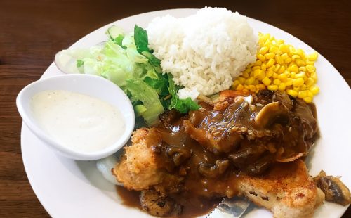 モーニングもお酒も楽しめる。ローカル気分に浸るハワイの「ダイナー」5選