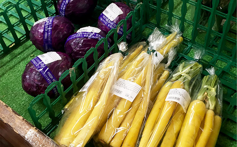 生でもやわらかく甘みのある金美にんじんなど。