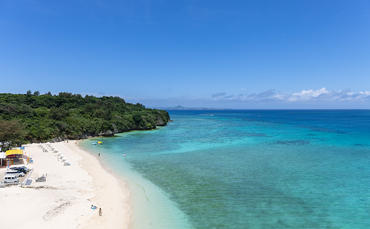 瀬底大橋から眺める伊江島は密かなお気に入りフォトスポット。