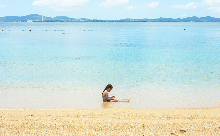 大泊ビーチの海の青さは一見の価値あり。