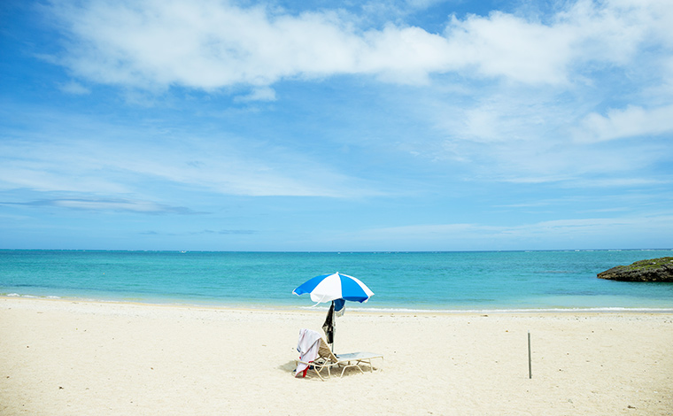 のんびり過ごすには最適な、静かなビーチです。(新原ビーチ)