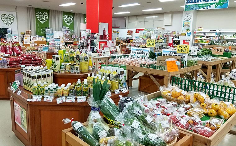 写真提供：もとぶかりゆし市場<br />
※各商品につきましては現在取り扱いの無い商品も含まれております。ご了承ください<br />
