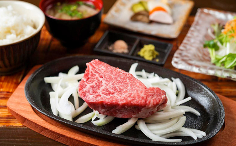 写真提供：神戸BAR 仲々