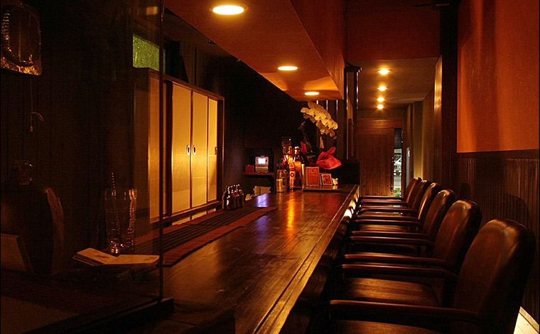 写真提供：神戸BAR 仲々