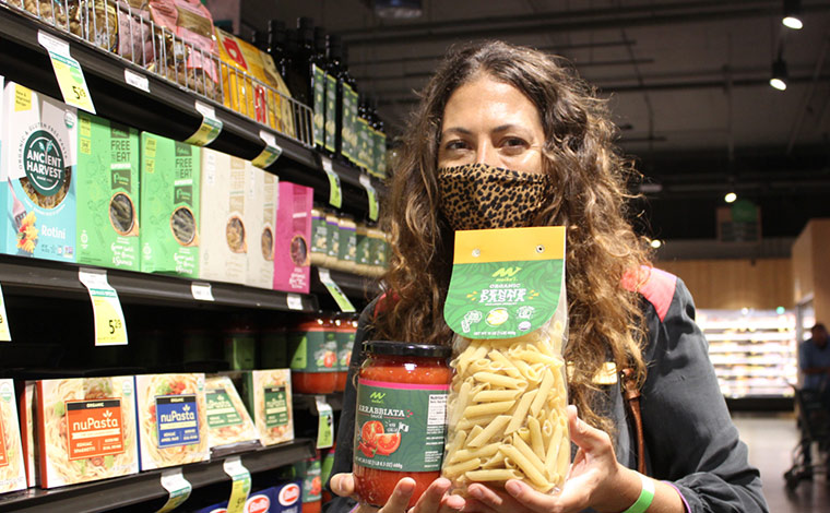 フードランドハワイのディレクターであるトリシアさん