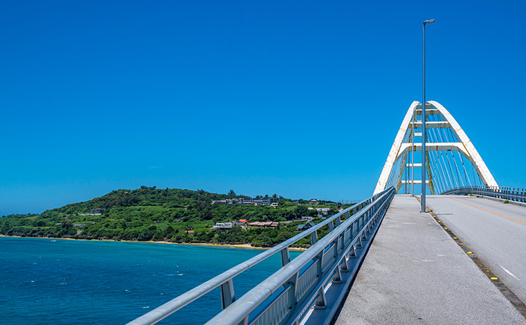 瀬底大橋