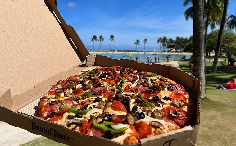 食べ応えたっぷりの「KING ARTHUR SUPREME」のラージサイズ！($33)