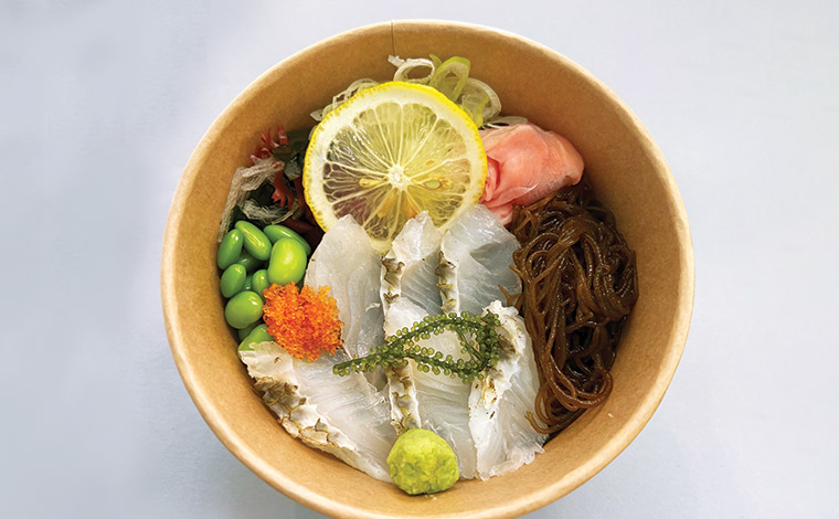 黄金もずくとマクブ丼  1382円　　写真提供：古宇利島うみんちゅSeaFood