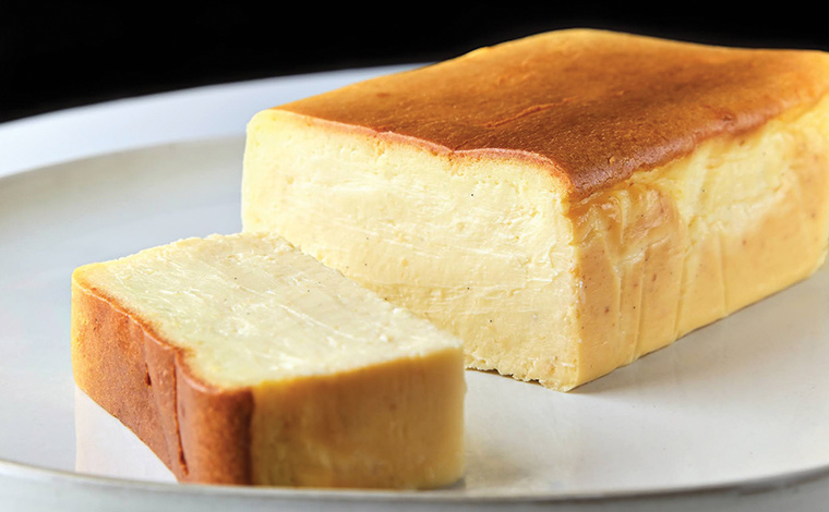 写真提供：ALOHA STATE BAKE SHOP<br />
「アイランド・チーズケーキ」（フルサイズ/$25～、スペシャルボックス入りは$35～）※価格は販売店により異なる。