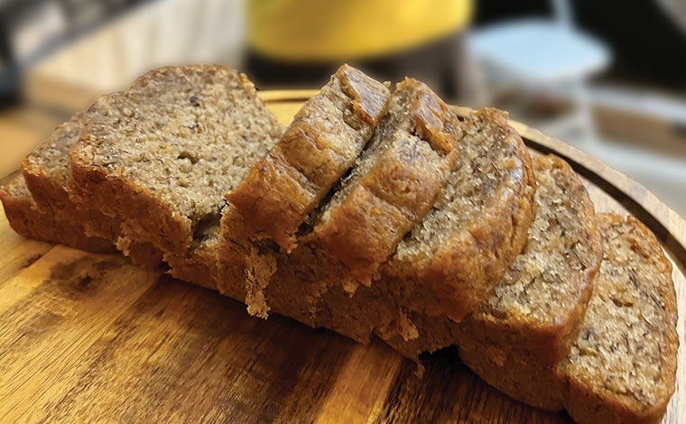 バナナブレッドはオリジナル、チョコチップ、モチの全3種/12ドル～14ドル。