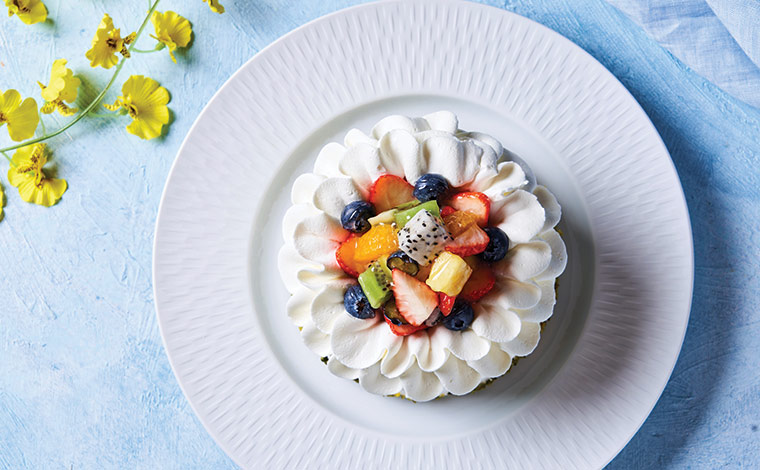 イチゴと季節のフルーツケーキ（写真提供：ヒルトン沖縄瀬底リゾート）