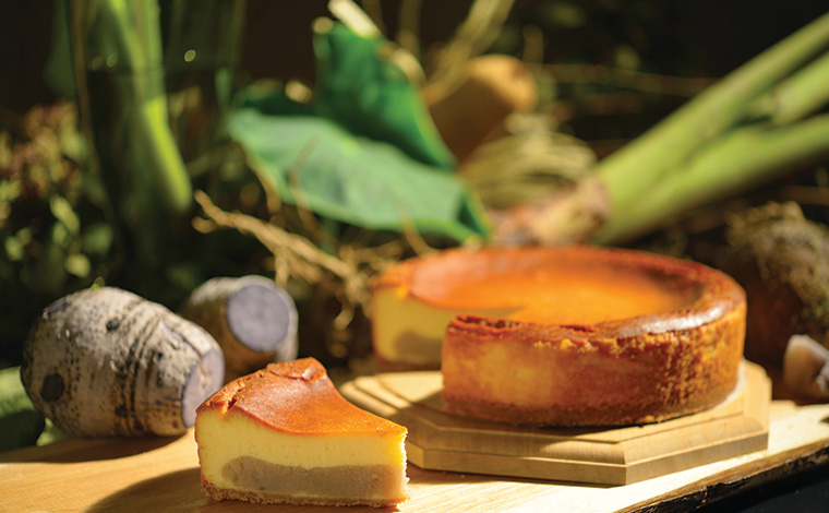 タイムシェア滞在時にご家族やお友達と食べるのにおすすめ。田芋チーズケーキ ホール/2,700円。