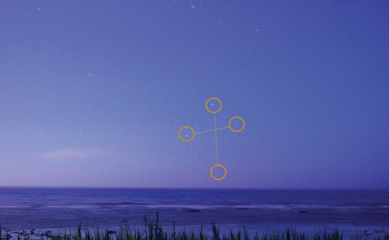 写真提供：田代祐子　冬～6月ごろまで、沖縄南部で運が良ければ見られる「みなみじゅうじ座」