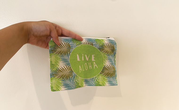 エコバッグとお揃いのポーチもありました　11ドル