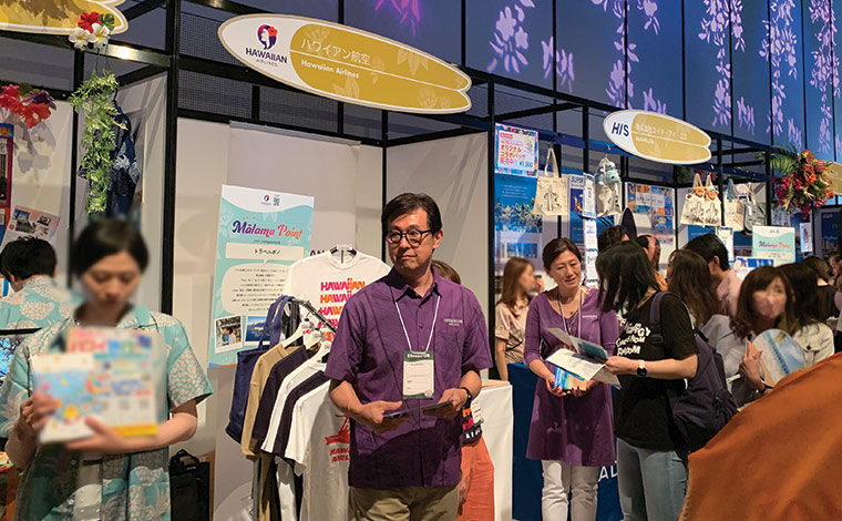 オリジナルグッズも販売しているハワイアン航空のブース