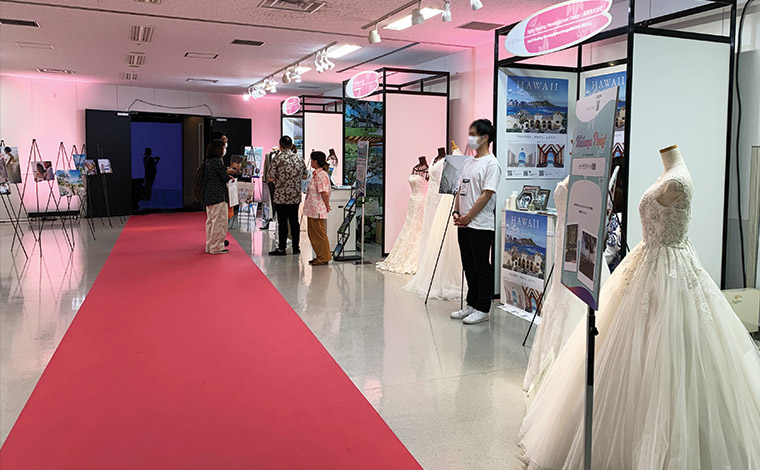 来場者にもれなくドライフラワーミニブーケもプレゼントしていたハワイブライダルのブース