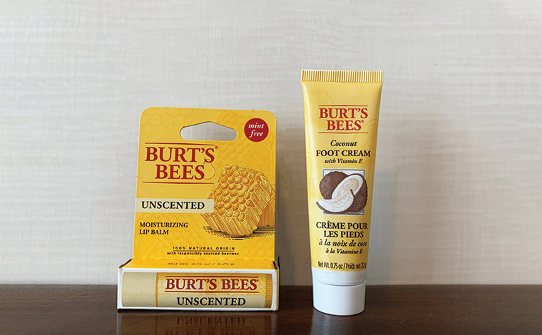 右Burt`s Bees LIP 2.79ドル/TJ Maxx　左Burt`s Bees Foot mini 1.99ドル/Don Quijote