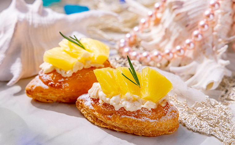 パインとココナッツのクリームデニッシュ　写真提供　ヒルトン東京
