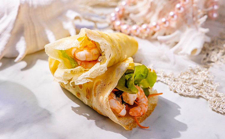 海老のバジルソース クレープ巻き　写真提供　ヒルトン東京
