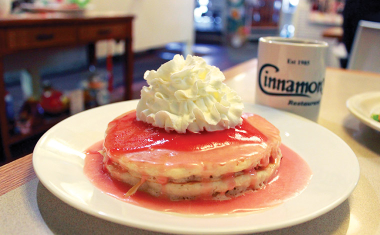 大人気のグアバ・シフォン・パンケーキ（ショート：12ドル）