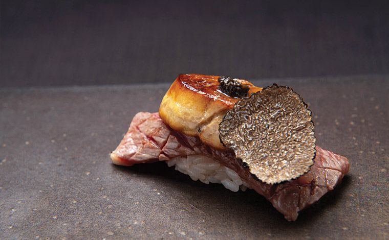 ロッシーニ寿司　2貫3,800円　写真提供：あじわい回転寿司 禅