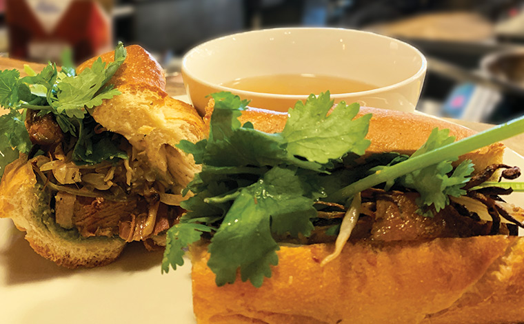 バインミー　スープ付き　18ドル