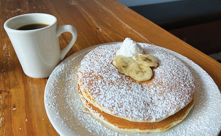 バナナ・パンケーキ 12.95ドル（3枚）