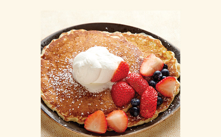 Kids Pancake 12ドル<br />
写真提供：ヒルトン・ハワイアン・ビレッジ・ワイキキ･ビーチ・リゾート