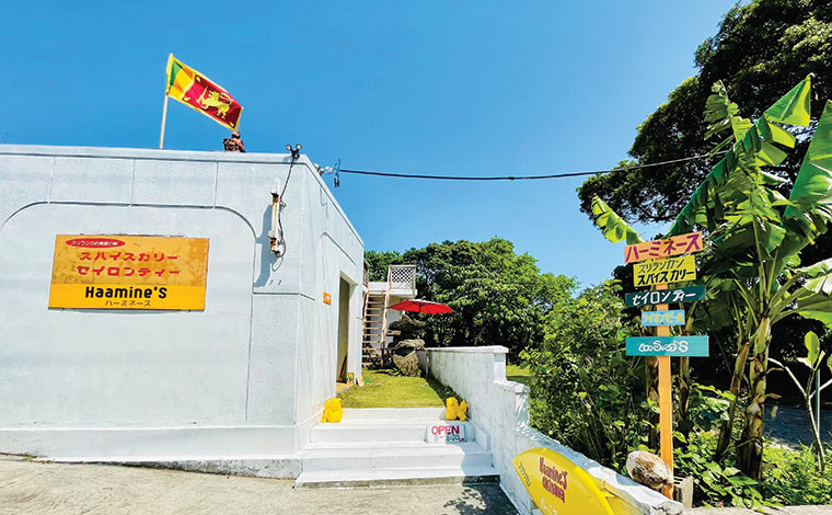 白い建物に黄色の看板が目印。（写真提供：Haamine'S）