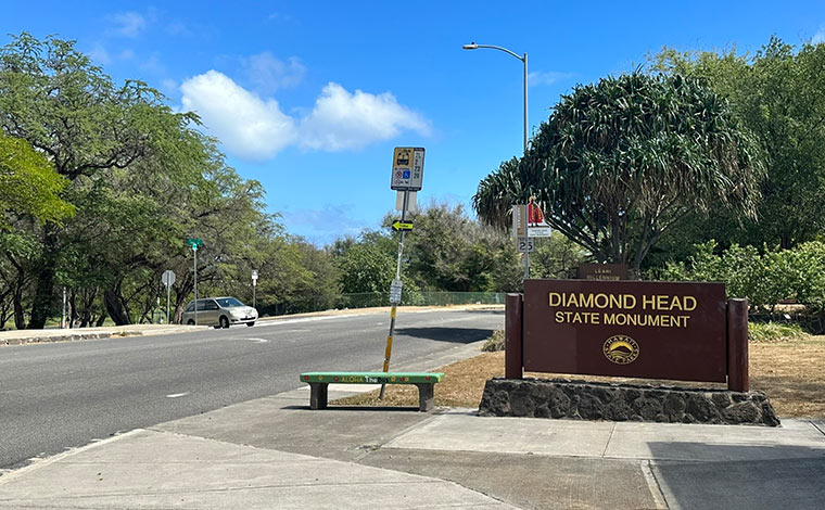 ダイヤモンドヘッド登山口最寄りのTheBusのバス停